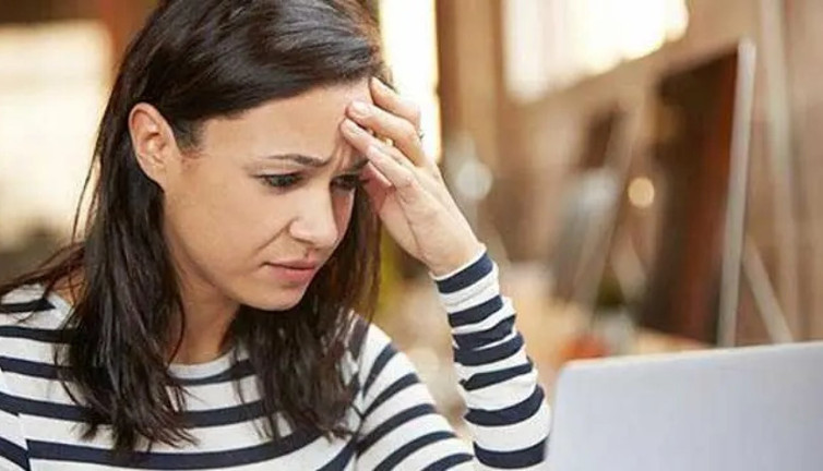 Baş ağrısı, uyuşma ve karıncalanma nelerin habercisi? Uzmanlar anlatıyor