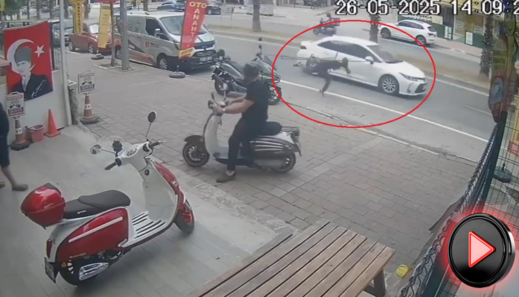 Omuzunda borular yürüyordu! Biranda neye uğradığını şaşırdı