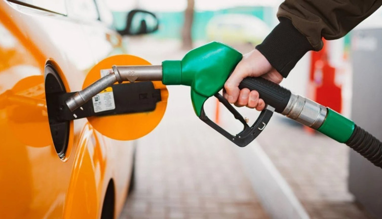 Akaryakıtta yeni dönem başlıyor! Araç sahipleri dikkat: Tarih belli oldu