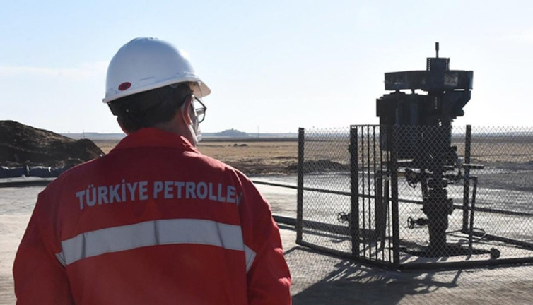 TPAO İstanbul'da nehir gibi akan petrol buldu. Çıkartmak için ruhsat bekleniyor. Bu defa Gabar'da değil