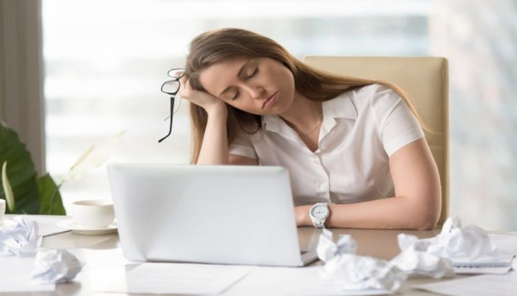 Uykusuzluğa iki doğal çözüm! Bir kaşık ve bir bardakla gelen mucize