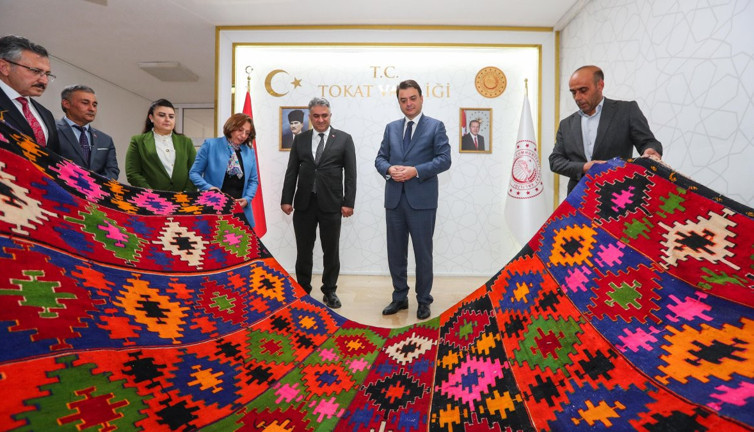 Tokat kızık kilimi ve aynalı çarığı tescil belgeli oldu