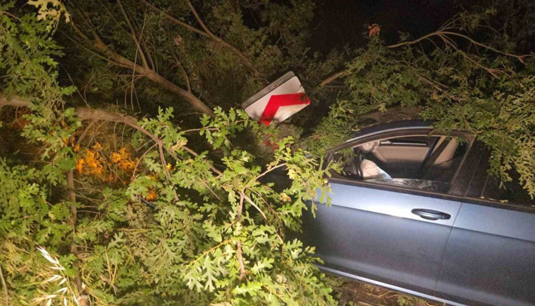 Bursa'da motosiklet ile otomobil çarpıştı! Yaralı var