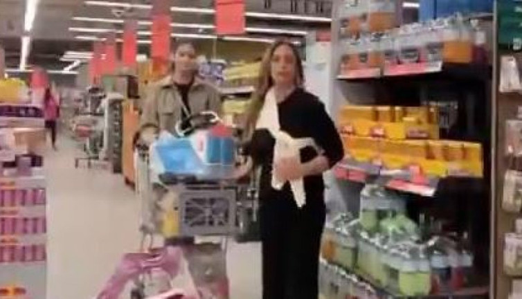 Almanya'da yaşayan Türk'ün kıskandıran market alışverişi. 1 günlük kazancıyla aldıkları ağızları açık bıraktı