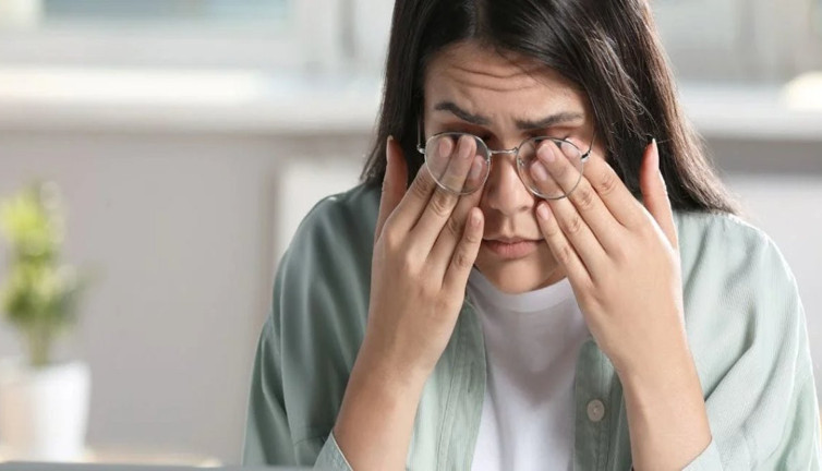 Göz kaşıntısı körlüğün habercisi mi? Uzmanlar anlatıyor