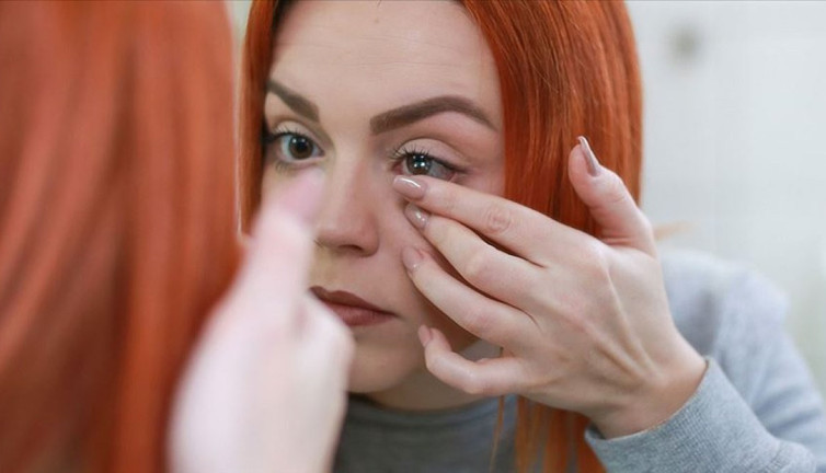 Lens kullanacaklar dikkat! Güzel göreyim derken gözlerinizden olmayın