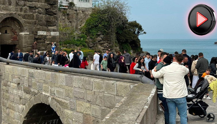 Duyan sahile akın etti! Herkes Mendirekte