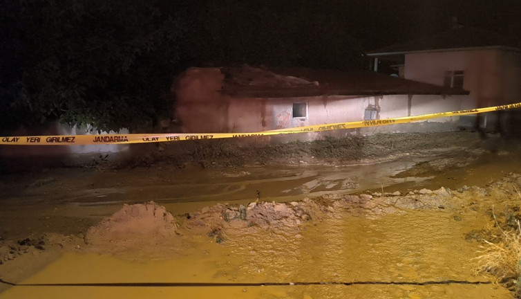 Toklümen köyünü sel bastı! 1 ev yıkıldı, 3 ev tahliye edildi