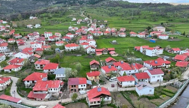 Kırmızı-Beyaz büyüsü hayran bırakıyor