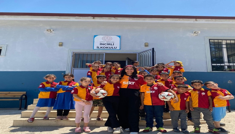 Yunus Akgün sayesinde o köy artık Galatasaraylı!