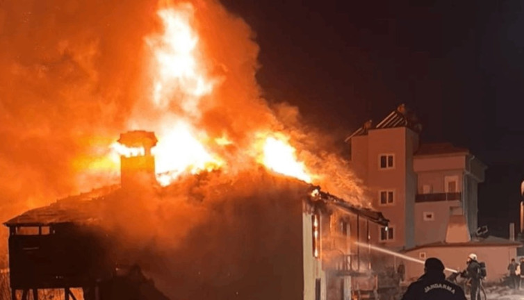 Antalya'da yangın paniği! 80 bin lira küle döndü