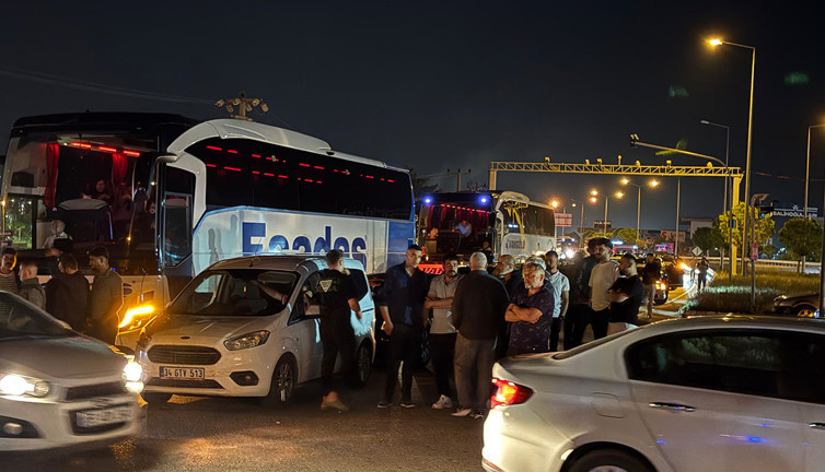 Sivas’ta kaza sonrası gaz kaçağı alarmı! Yol Trafiğe Kapandı