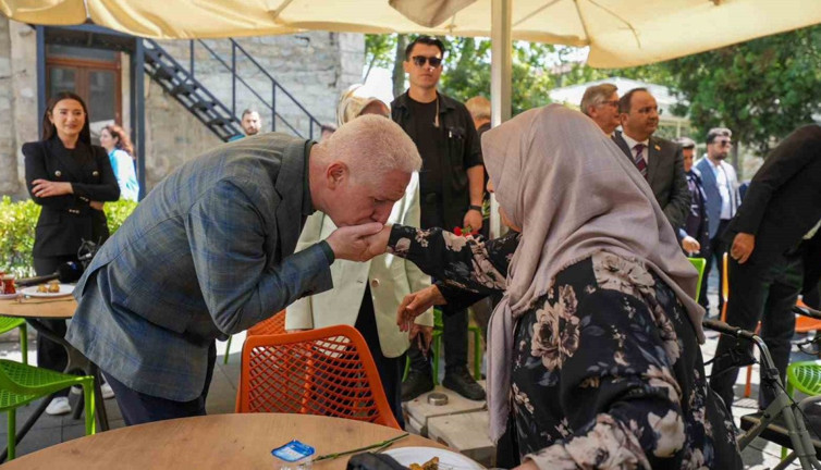İstanbul Valisi Davut Gül’den anlamlı ziyaret
