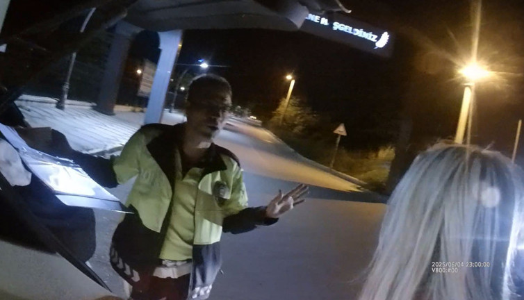 Direksiyonda uyuyan sürücü Jandarmaya teslim edildi