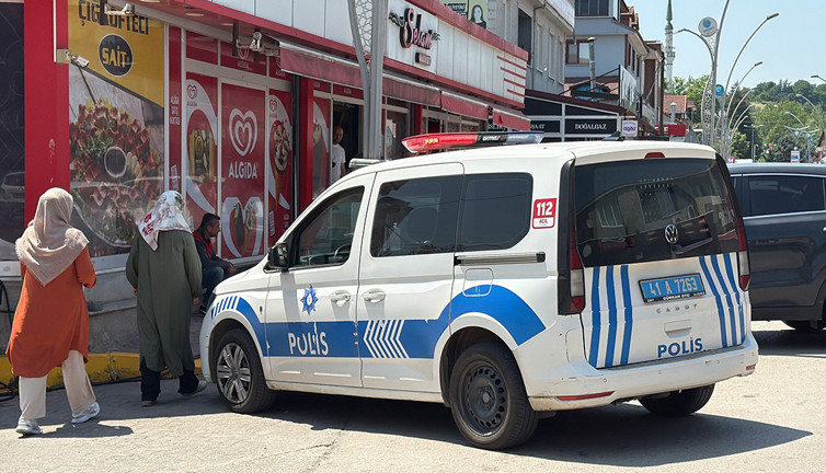 Markette korku dolu anlar! Kıyma yerine parmaklarını doğradı