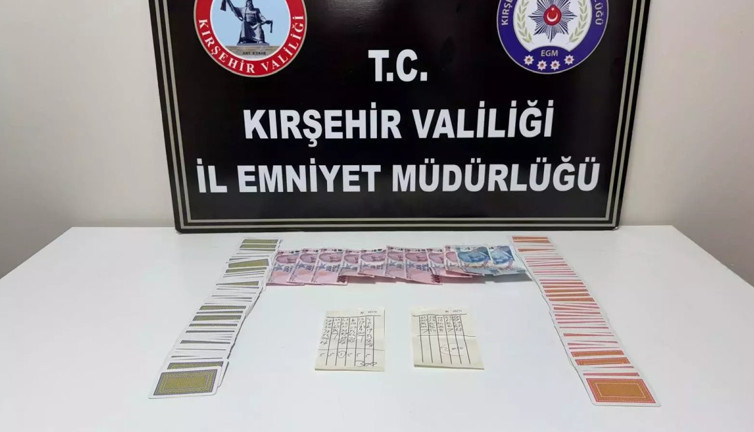 Kumar oynarken suçüstü yakalandılar