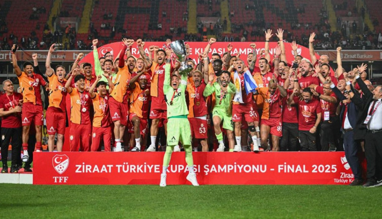 Yıldırım Demirören Galatasaray ile anlaştı. İmzalar atıldı. Beşiktaş taraftarı çıldırdı