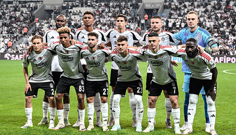 Beşiktaş'ta dört futbolcunun bileti kesildi