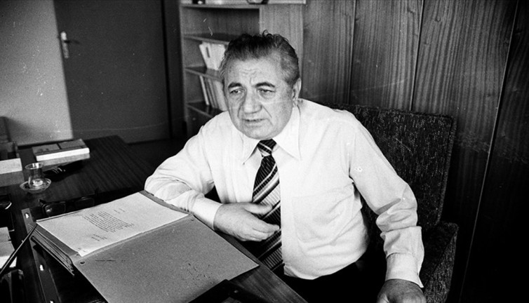 Türk edebiyatının Anadolu'dan yükselen sesi Cahit Külebi anılıyor