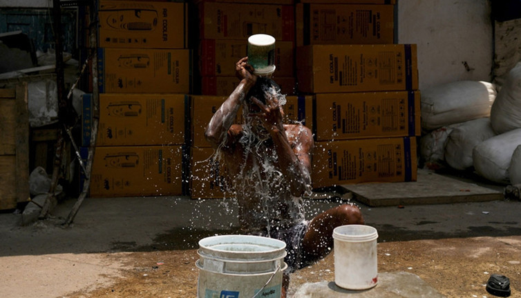 Hindistan'daki aşırı sıcaklar halk sağlığını tehdit ediyor