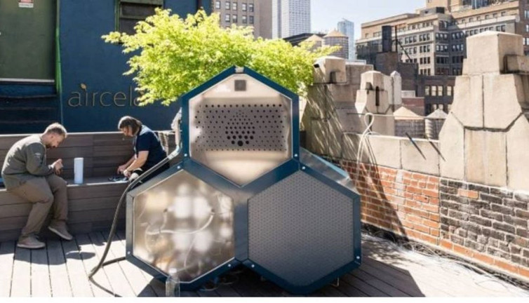 Benzine para ödemek artık tarihe karıştı. Cihaz bu yıl satışa çıkıyor. Yapılamaz denileni yaptılar havadan benzin ürettiler