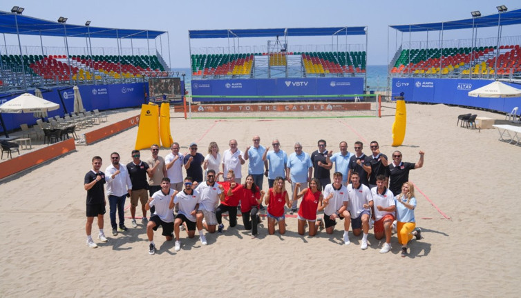 Alanya'da plaj voleybolu heyecanı başladı