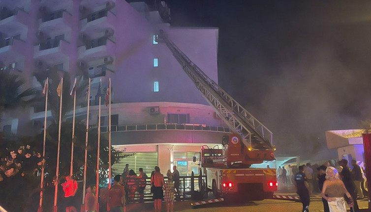 Alanya'da korkutan otel yangını