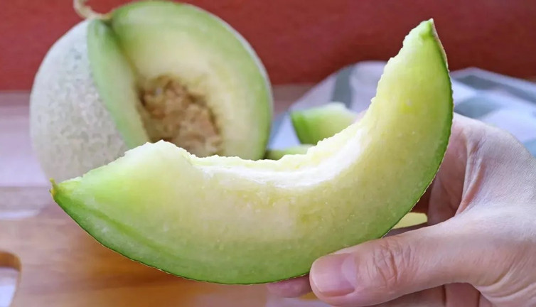 Aç karnına yenen 1 dilim kavun şifa saçıyor! Faydalarına siz de şaşıracaksınız