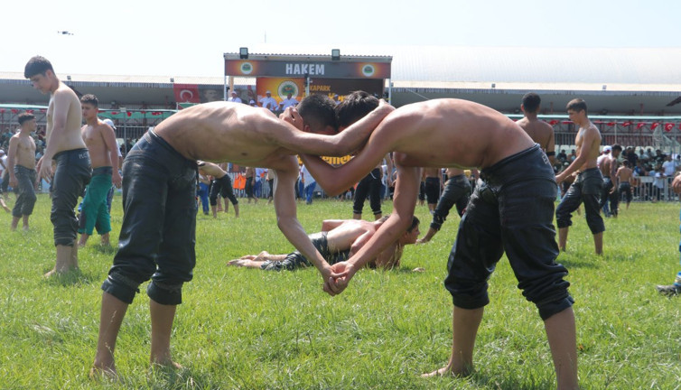 Kocaeli’de yağlı güreş heyecanı başladı