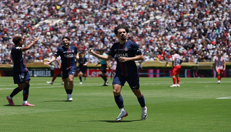 Paris Saint-Germain dört köşe: Atletico Madrid perişan oldu