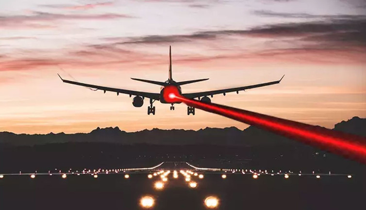 Pistte büyük tehlike. Pilot telsizden bildirdi