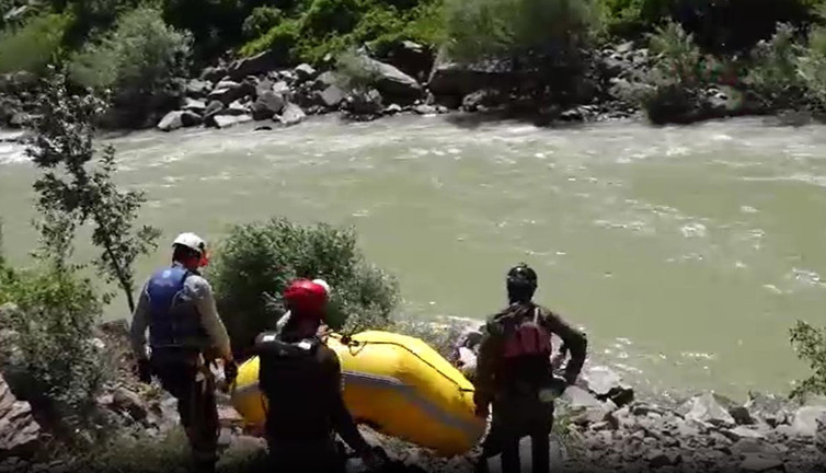 Rafting takımıyla Zap’ı aştılar: Macera Dolu Çözüm