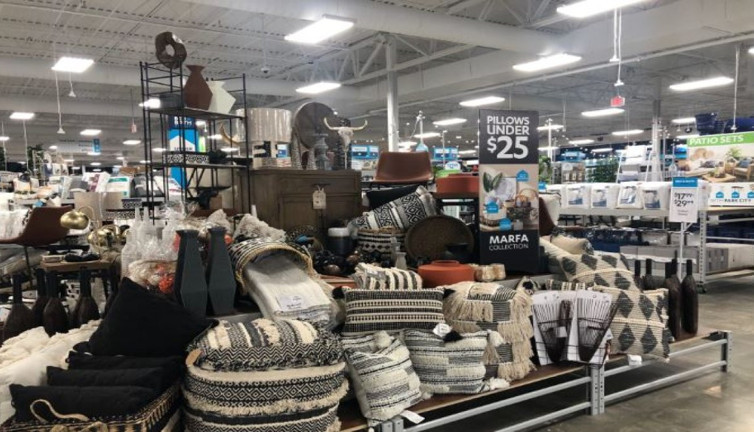 IKEA'nın en güçlü rakibi iflasını istedi. 200 mağazası var