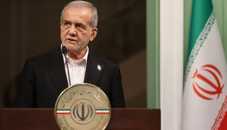 Pezeşkiyan'dan "ulusal birlik" mesajı: Halk bizimle olursa tehdit edemezler