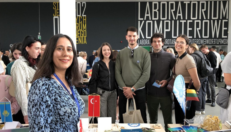 Prof. Melihan Ünlü’nün sunumu Polonya’da ilgi odağı oldu: Uluslararası platformda büyük başarı!