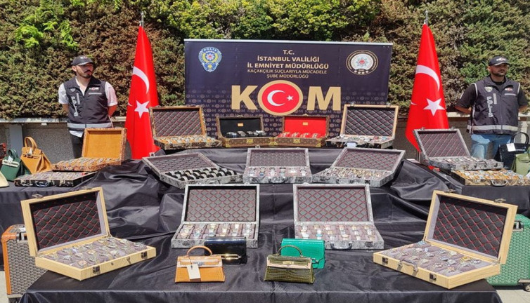 Dünyaca ünlü markaların sahtesiyle milyonluk vurgun! Gerçeğinden asla ayırt edemezsiniz: İstanbul polisi kaçakçılara göz açtırmadı
