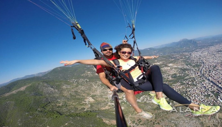 Gökyüzünde adrenalin fırtınası! Yamaç paraşütünde şok olaylar