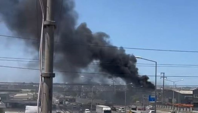 Kara dumanlar gökyüzünü kapladı