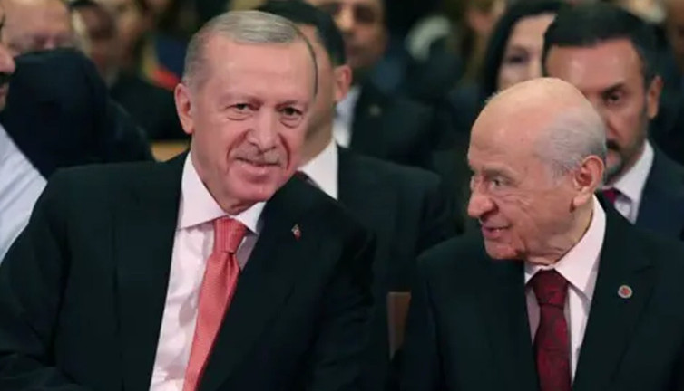 DEM Parti’den AKP’ye sert uyarı! Ünlü yazar köşesinde açıkladı…