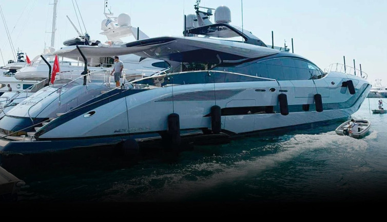 Bakanın, lüks yatının fiyatını görenler ıslık çaldı! Yunanlılar sahile akın etti...