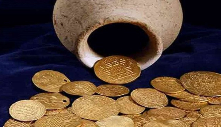 Evin gizli bölmesinden altın fışkırdı