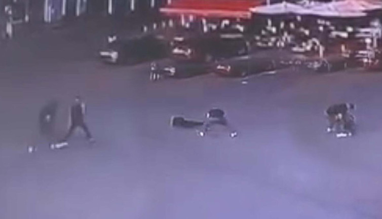 Boşanma aşamasında kanlı saldırı! Sokak ortasında vahşet: 12 yerinden bıçakladı