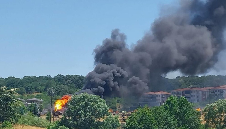 Alevler Söğütlü’yü sardı! Sakarya Orman İşletme Deposu’nda başladı ormana sıçradı: Binalar boşaltıldı