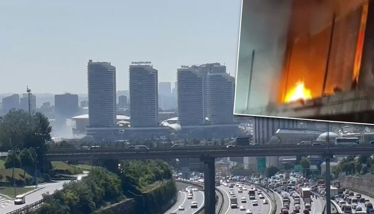 İstanbul'daki bir AVM'de yangın!