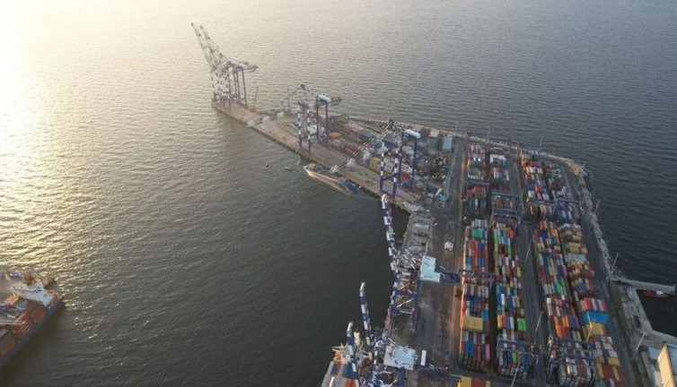 Ambarlı açıklarında su alan tekne kurtarıldı