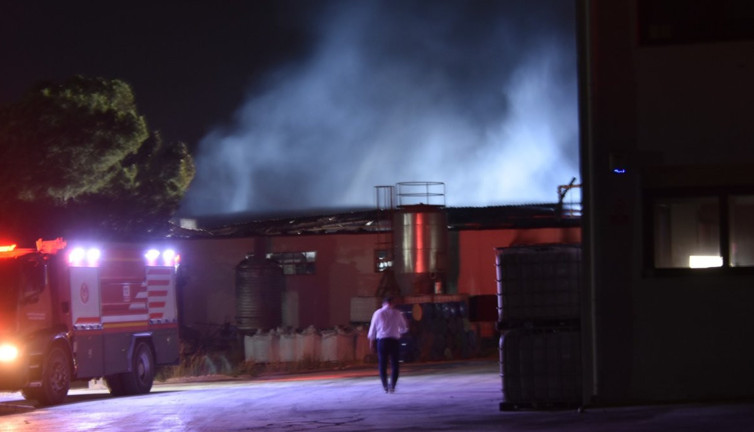 İzmir’de kimya fabrikasında korkutan yangın
