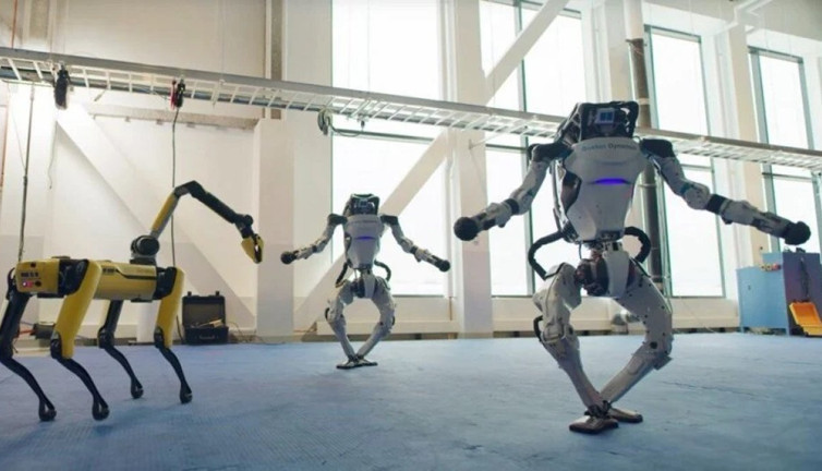 Dans eden robotlar gerçek mi? İşin uzmanları anlatıyor