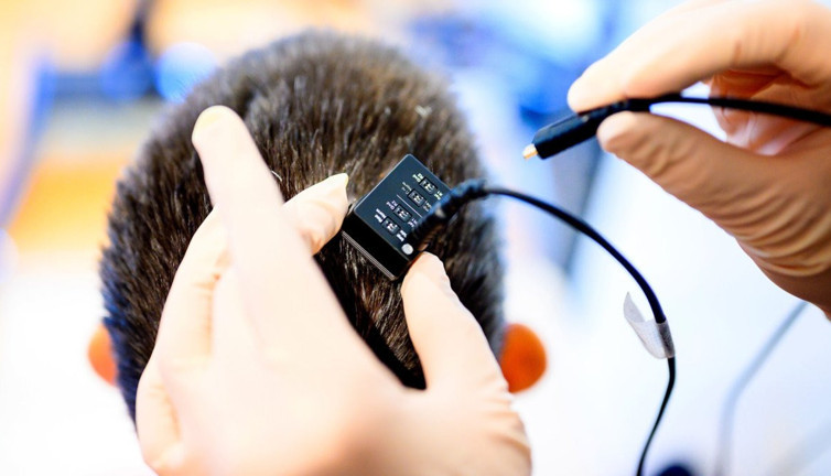 Felçiler yapay zeka ile konuşturuldu