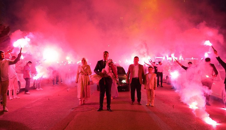 Türkiye bu anları konuşuyor! Mahalleyi alev alev yaptı