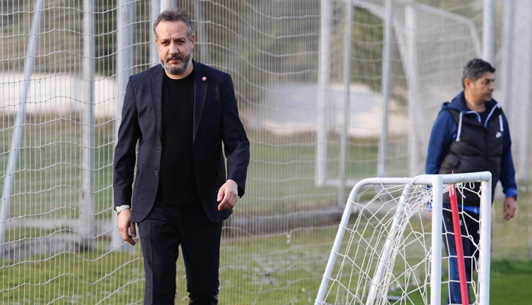 Antalyaspor'da deprem: Emre Belözoğlu'ndan sonra başkan da istifa etti